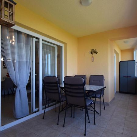 Apartment Lucy Malinska Esterno foto