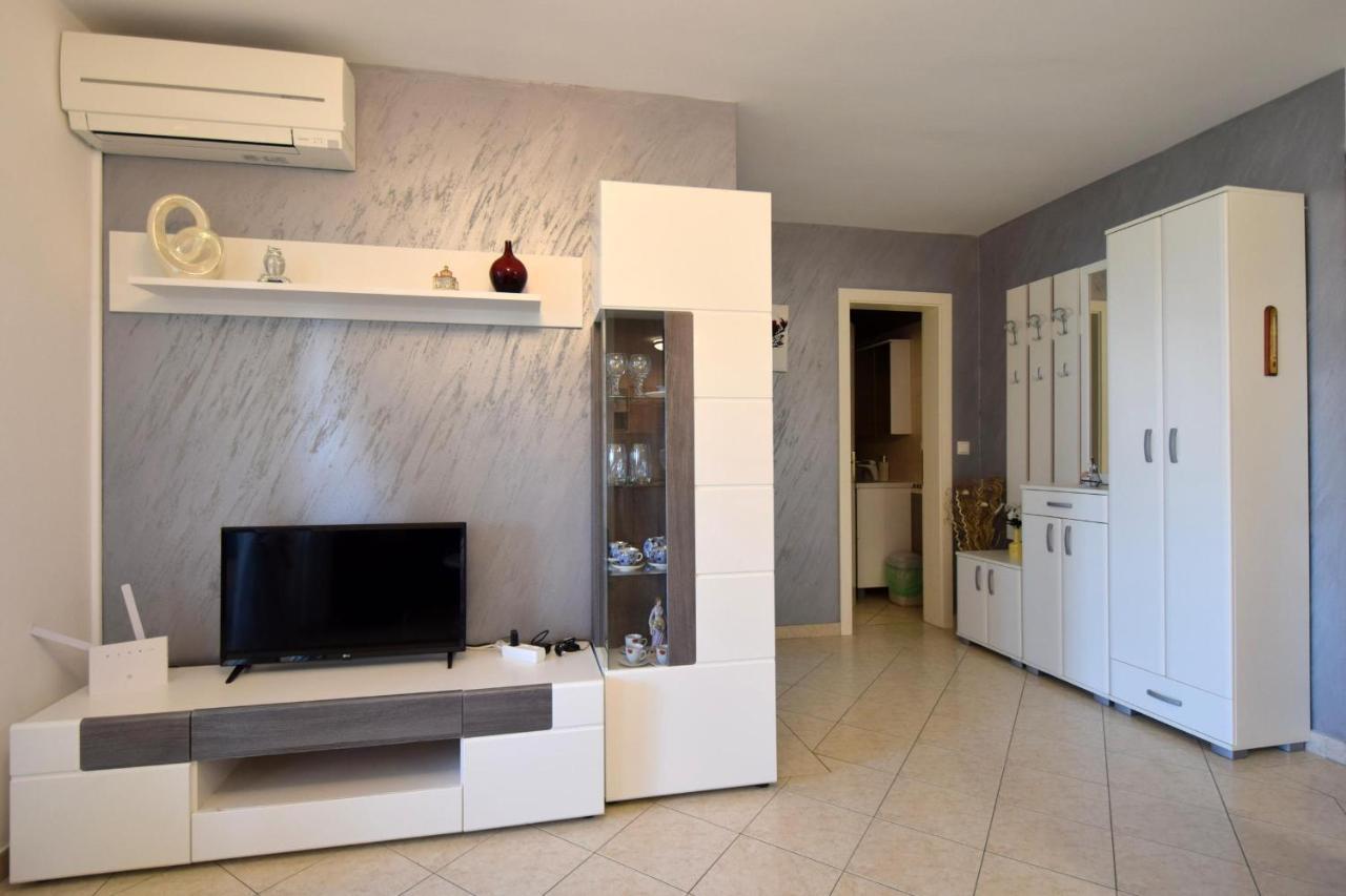 Apartment Lucy Malinska Esterno foto