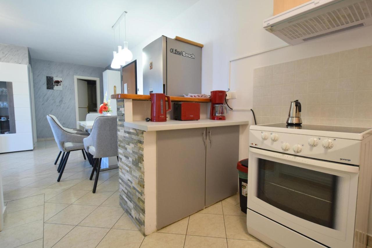 Apartment Lucy Malinska Esterno foto