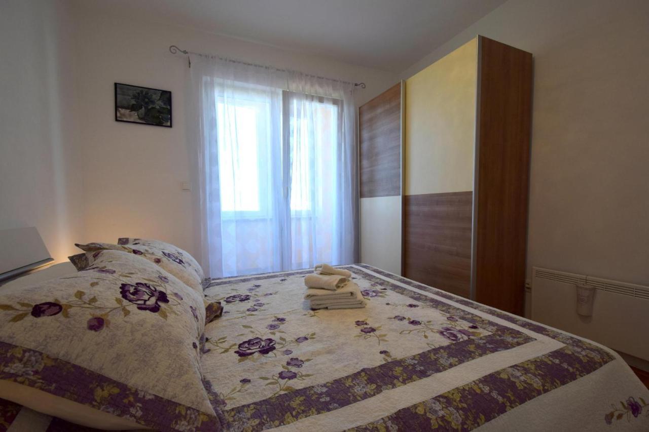 Apartment Lucy Malinska Esterno foto
