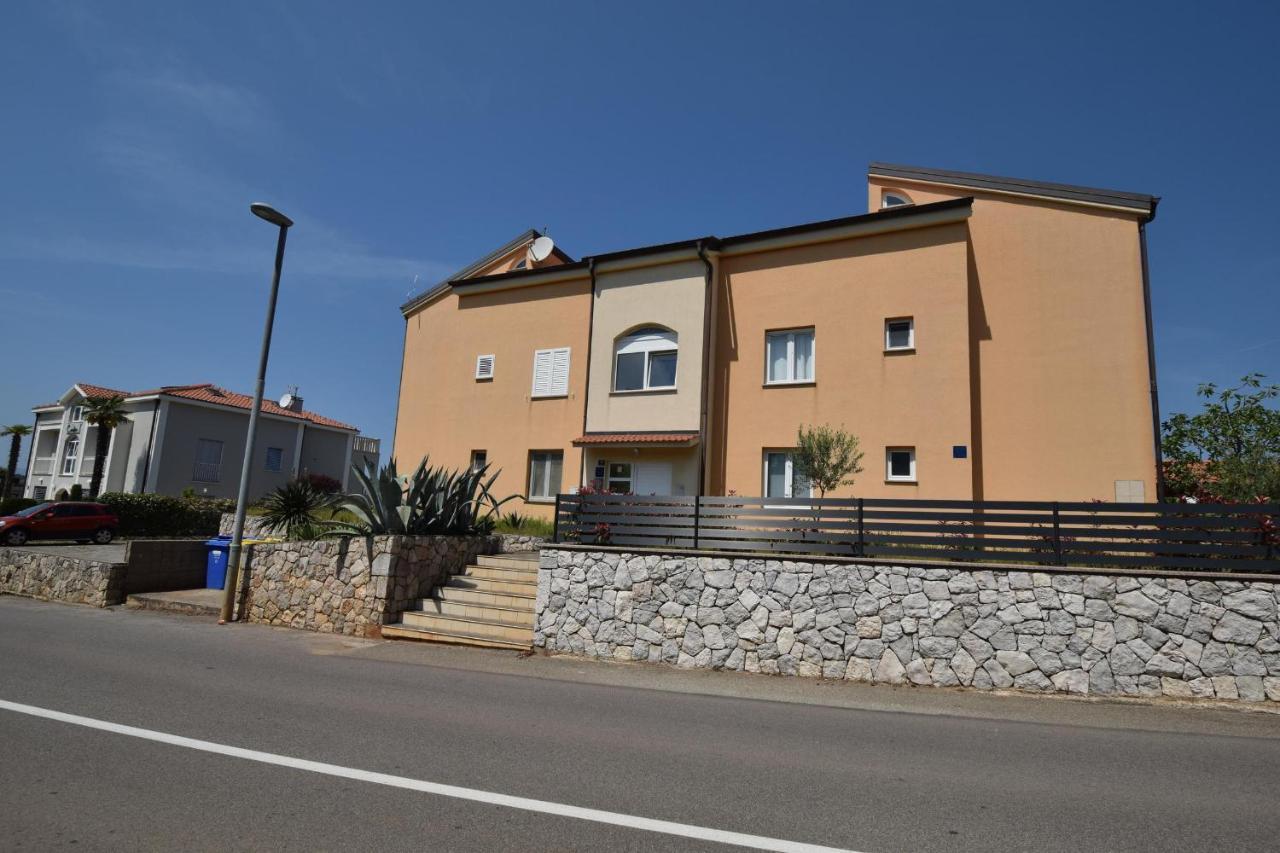 Apartment Lucy Malinska Esterno foto