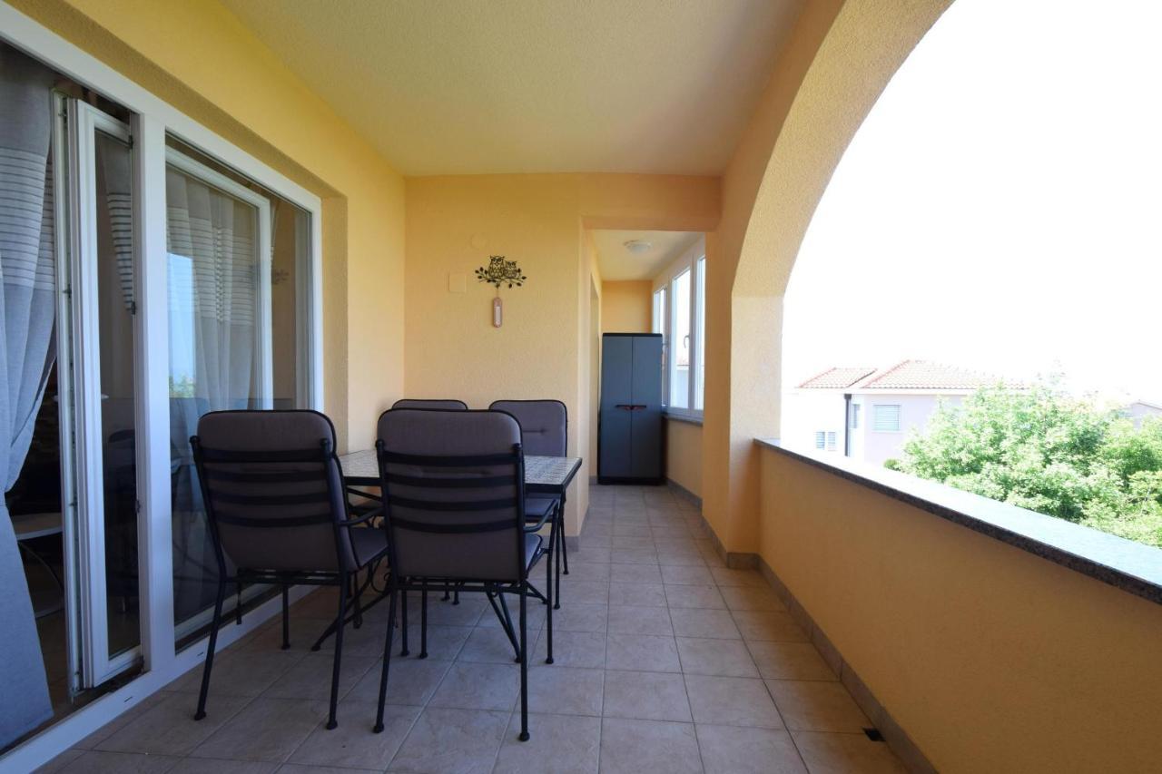 Apartment Lucy Malinska Esterno foto
